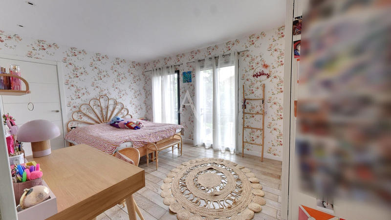 Maison - 212 m² - 8 pièces