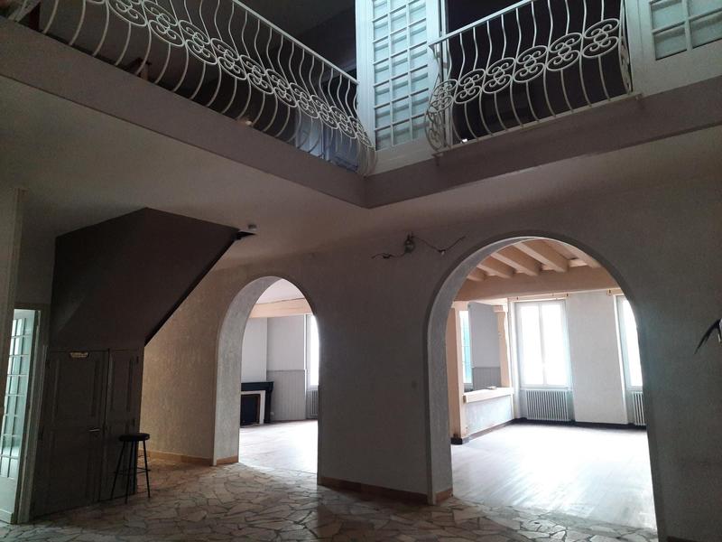 Maison traditionnelle - 290 m² - 7 pièces