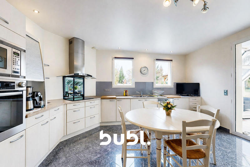 Maison - 302 m² - 12 pièces