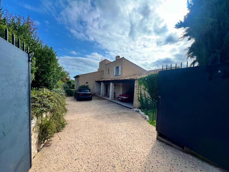 Villa - 180 m² - 5 pièces