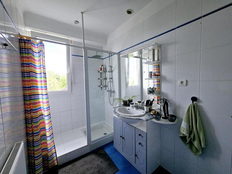 Maison - 204 m² - 9 pièces