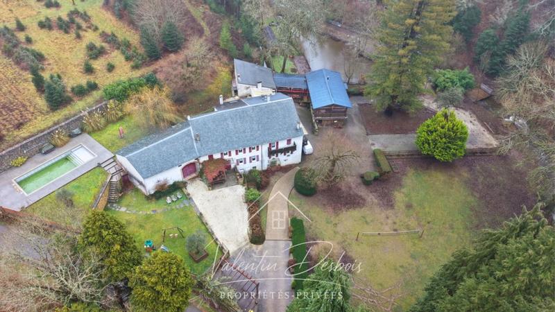 Propriété - 490 m² - 10 pièces