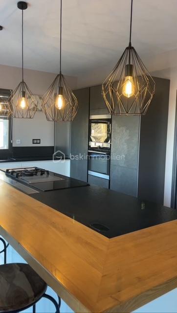 Maison - 257 m² - 9 pièces