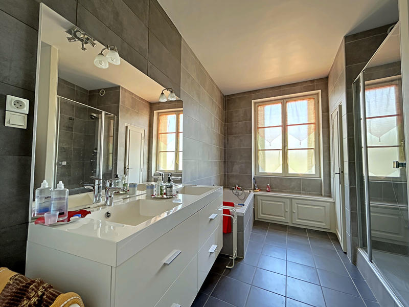 Maison - 180 m² - 6 pièces