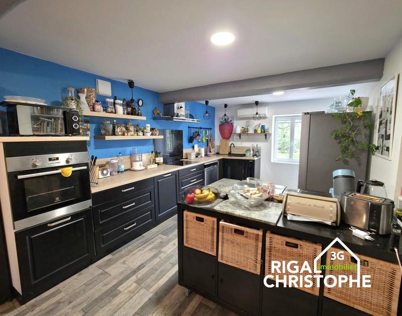 Demeure - 220 m² - 8 pièces