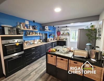 Demeure - 220 m² - 8 pièces