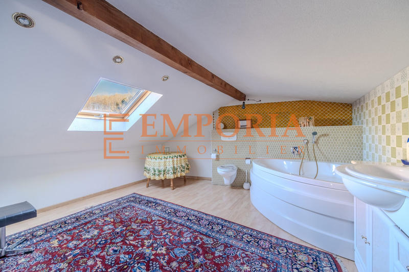 Maison - 250 m² - 9 pièces