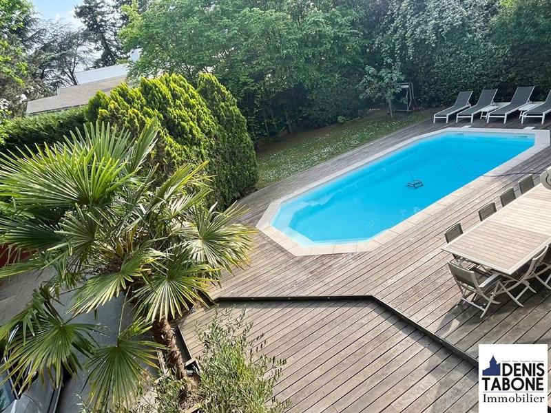 Demeure - 308 m² - 10 pièces