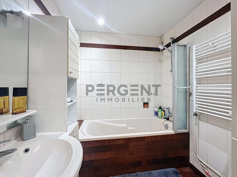 Maison - 304 m² - 9 pièces