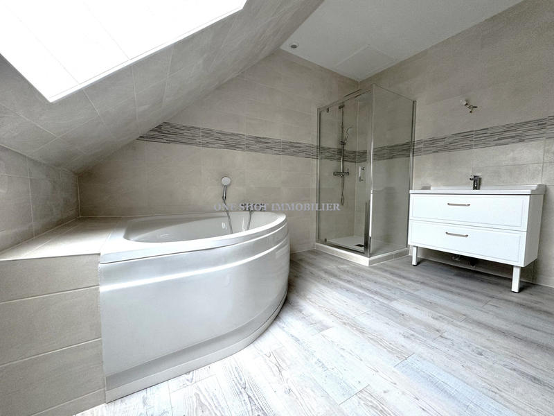 Maison - 250 m² - 7 pièces