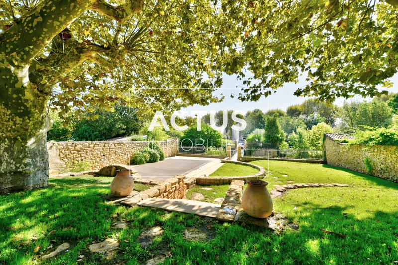 Maison - 220 m² - 7 pièces