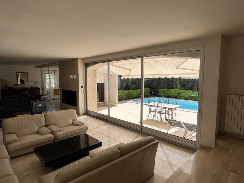 Maison traditionnelle - 300 m² - 7 pièces