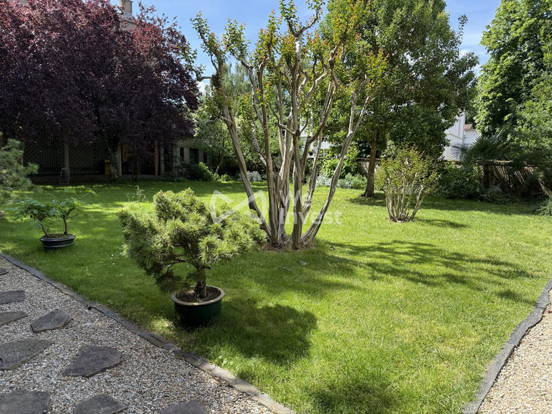 Maison - 268 m² - 9 pièces