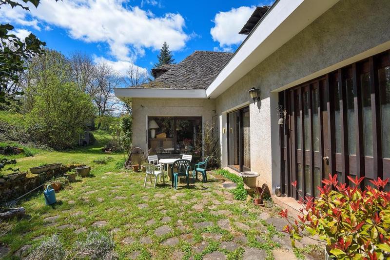 Maison - 335 m² - 11 pièces