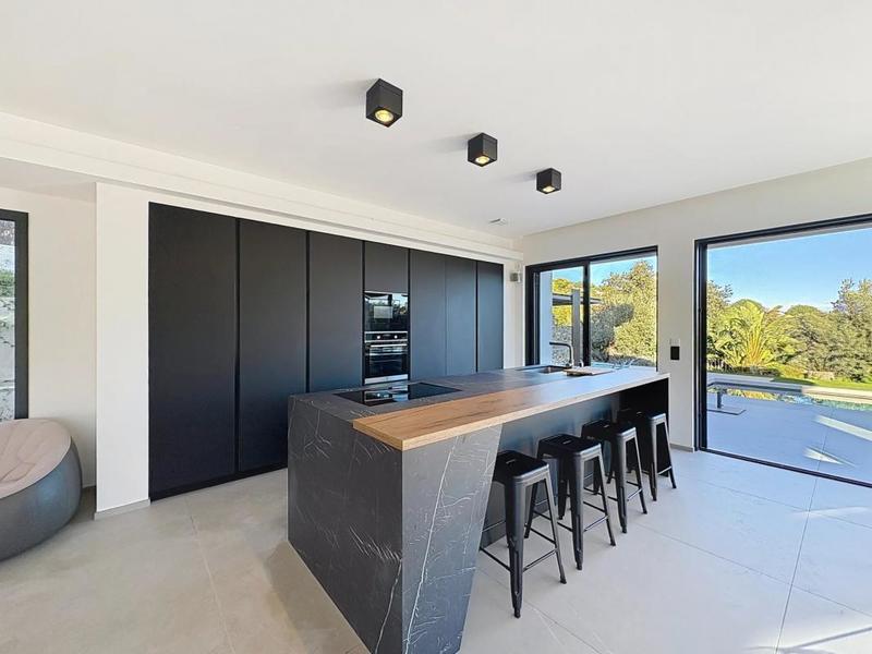 Villa - 180 m² - 6 pièces