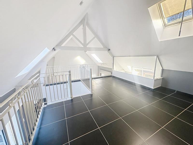 Maison - 204 m² - 7 pièces