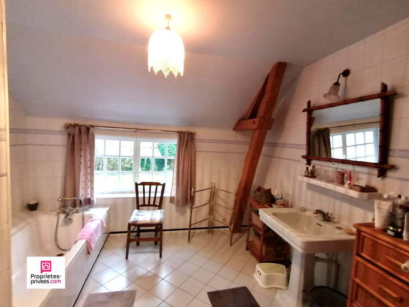 Maison - 220 m² - 6 pièces