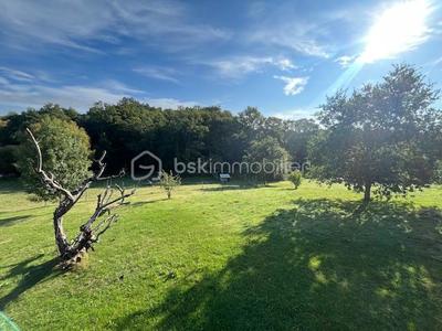 Maison - 202 m² - 9 pièces