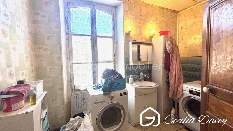 Demeure - 250 m² - 9 pièces