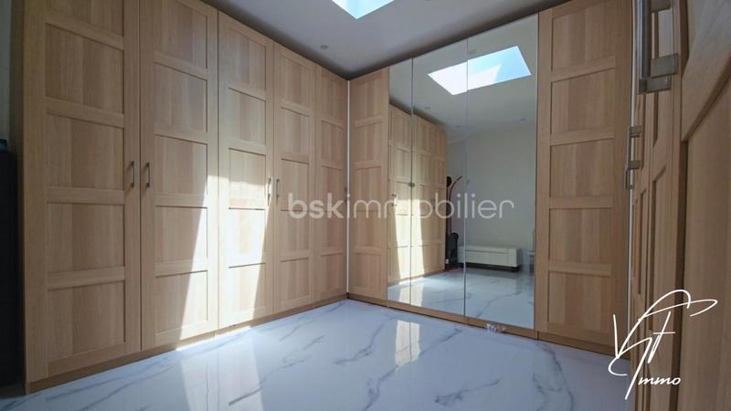 Villa - 243 m² - 8 pièces