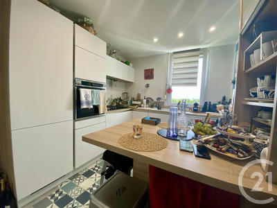 Appartement - 85 m² - 5 pièces