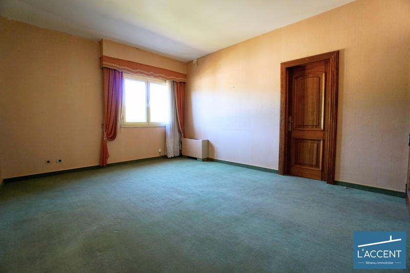 Maison - 435 m² - 8 pièces