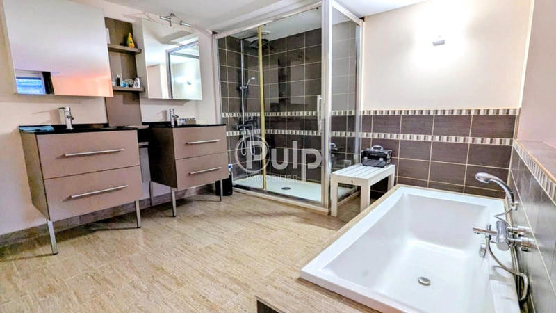 Pavillon - 147 m² - 7 pièces