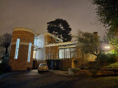 Demeure - 566 m² - 10 pièces