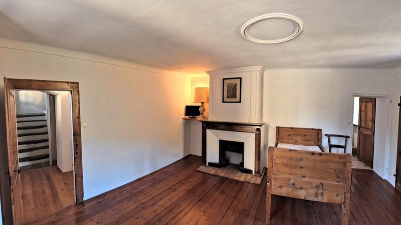 Maison - 596 m² - 8 pièces