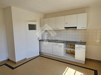 Maison - 178 m² - 8 pièces