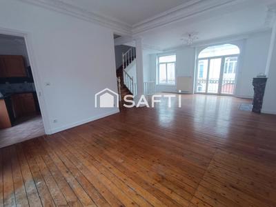 Maison - 227 m² - 8 pièces