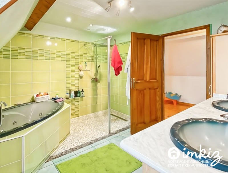 Maison - 214 m² - 4 pièces