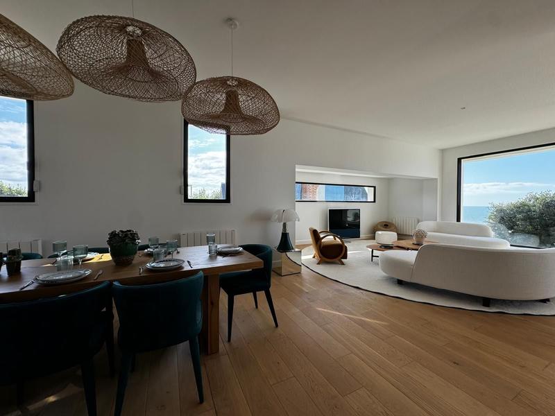 Maison contemporaine - 417 m² - 10 pièces