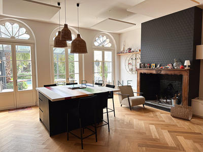 Maison - 275 m² - 6 pièces