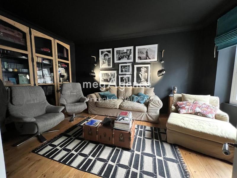 Maison - 208 m² - 9 pièces