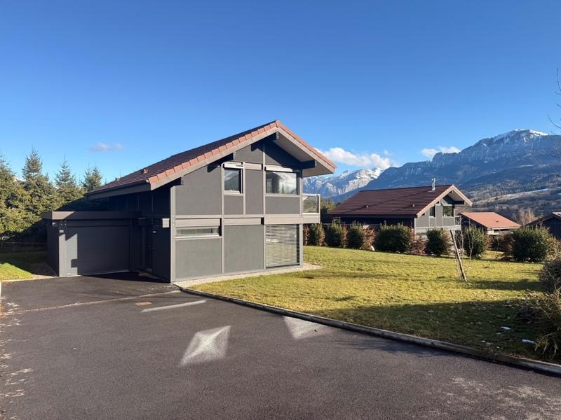 Villa - 137 m² - 5 pièces