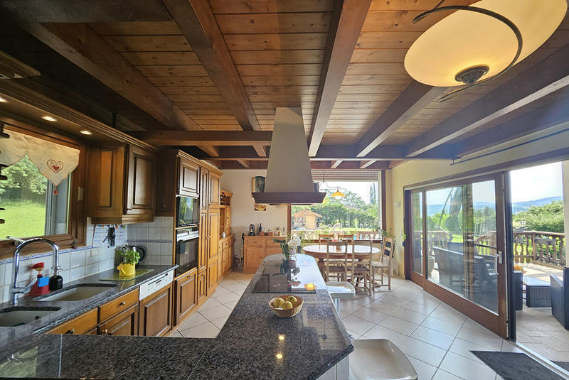 Maison - 328 m² - 8 pièces