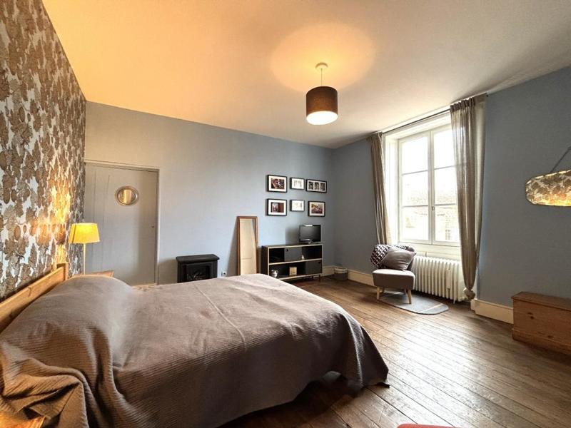 Maison - 320 m² - 13 pièces