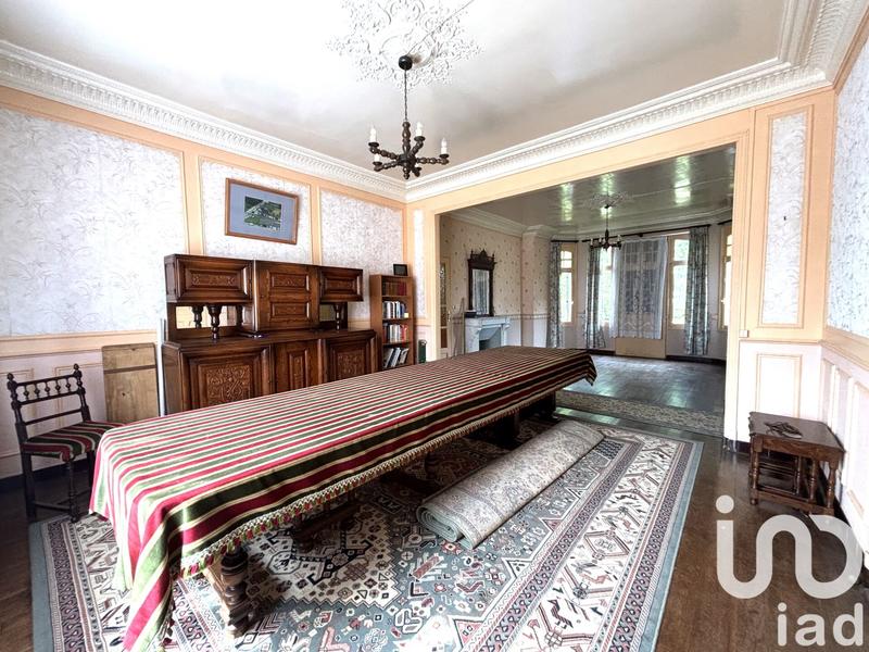 Maison - 201 m² - 7 pièces