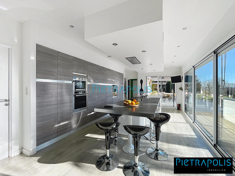 Villa - 222 m² - 6 pièces