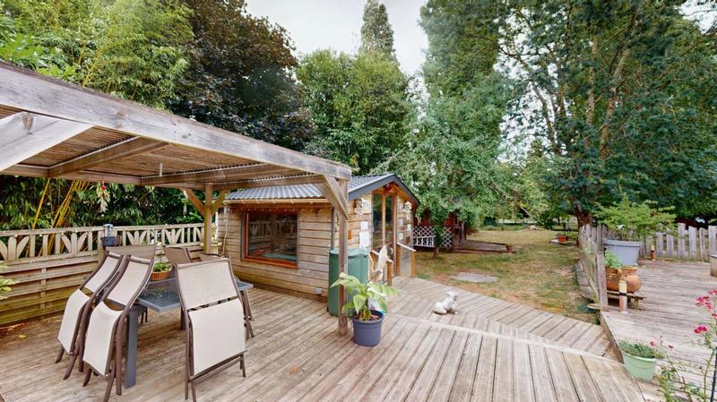 Maison - 230 m² - 8 pièces