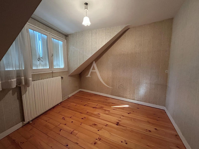 Maison - 210 m² - 7 pièces