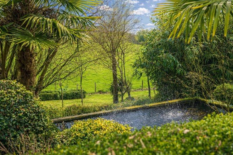 Maison traditionnelle - 240 m² - 12 pièces