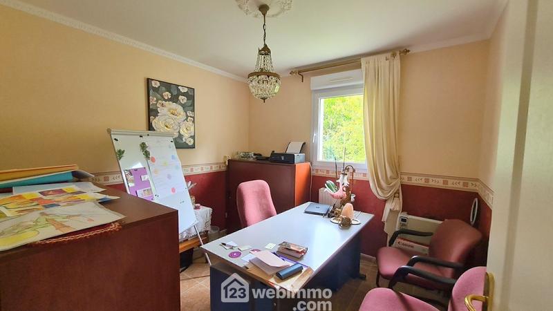 Maison - 235 m² - 8 pièces