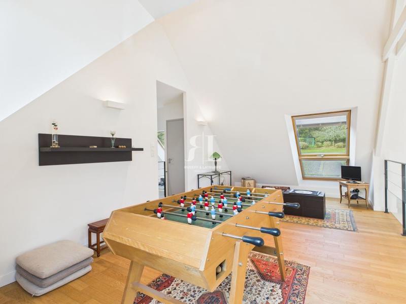 Maison - 230 m² - 5 pièces