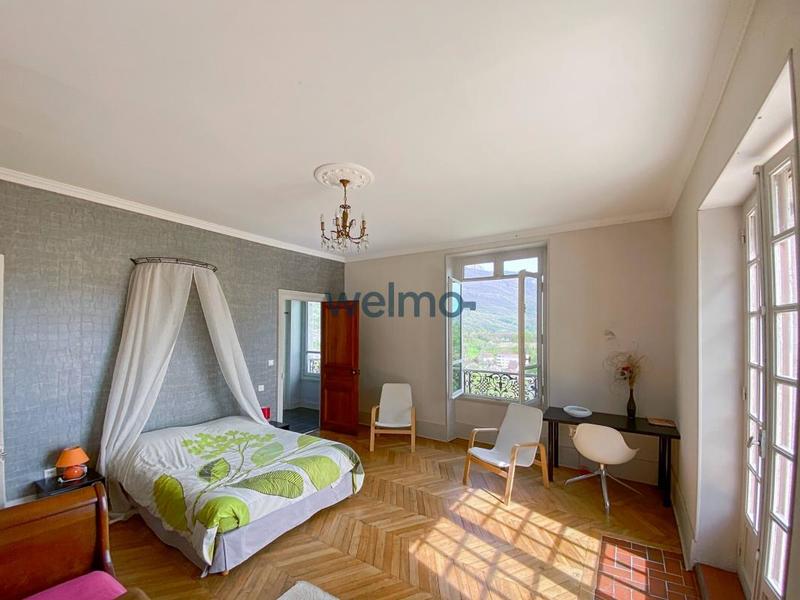 Maison - 400 m² - 11 pièces