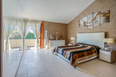 Maison - 350 m² - 12 pièces