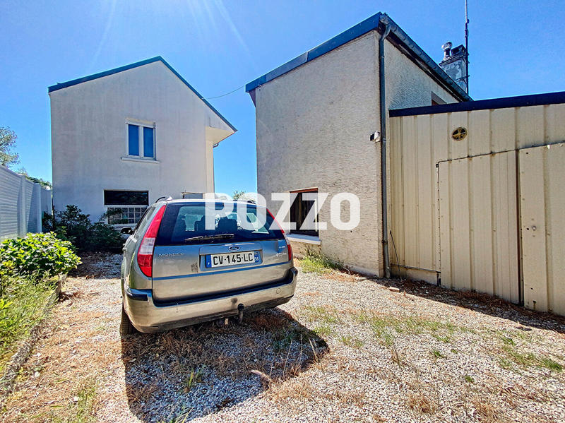 Maison - 202 m² - 9 pièces