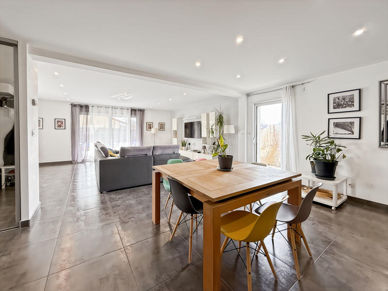 Maison - 180 m² - 6 pièces