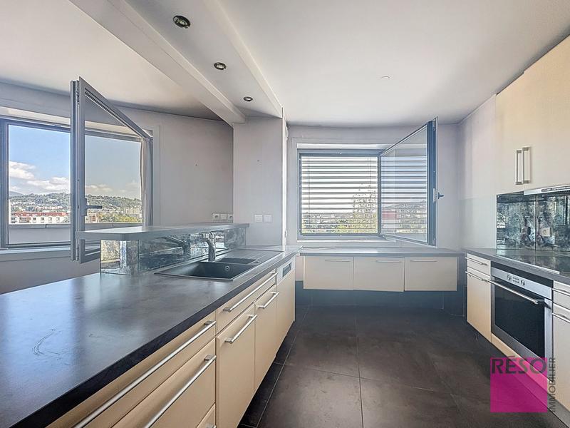 Appartement - 102 m² - 4 pièces